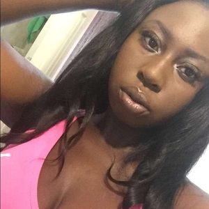 Meet your Posher, Tia