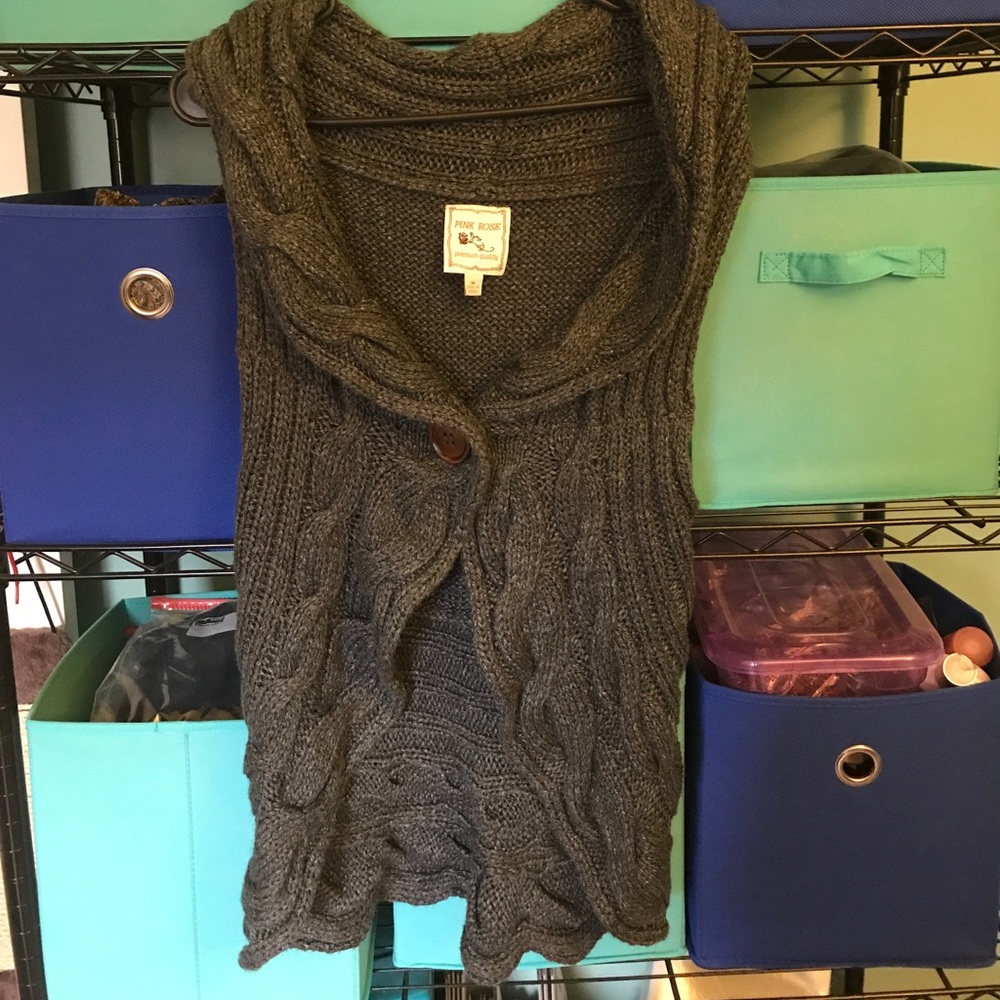 CCO⬇️ Pink Rose grey chunky knit boho vest