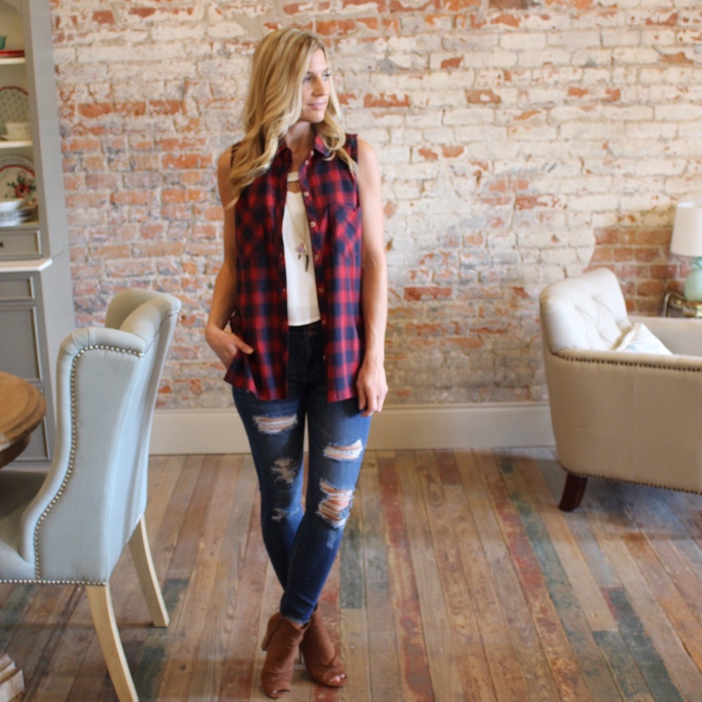 Sleeveless plaid button down with lace up sides - Picture 5 of 8