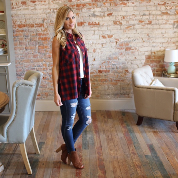 Sleeveless plaid button down with lace up sides - Picture 4 of 8