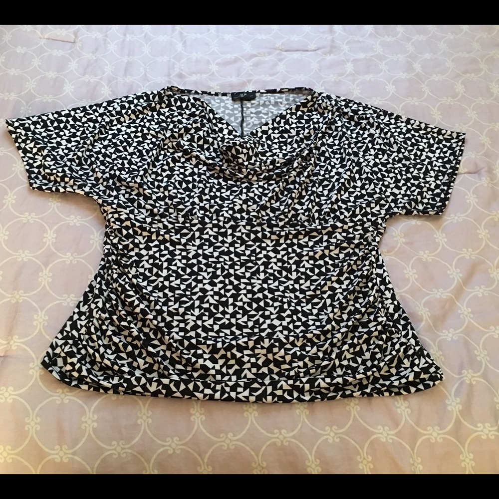 🛍 MAKE OFFER Black & White Blouse, plus size 3x