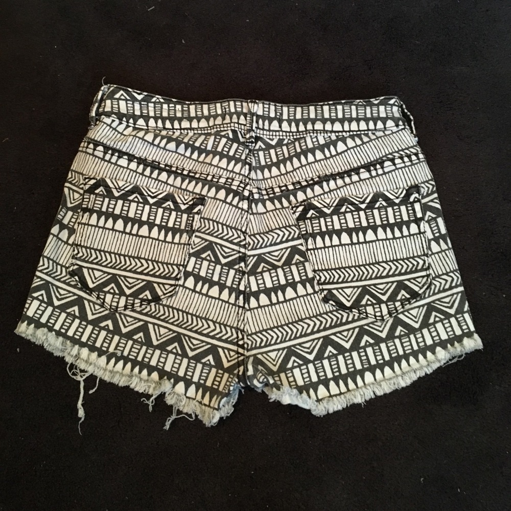 Shorts - Picture 2 of 4