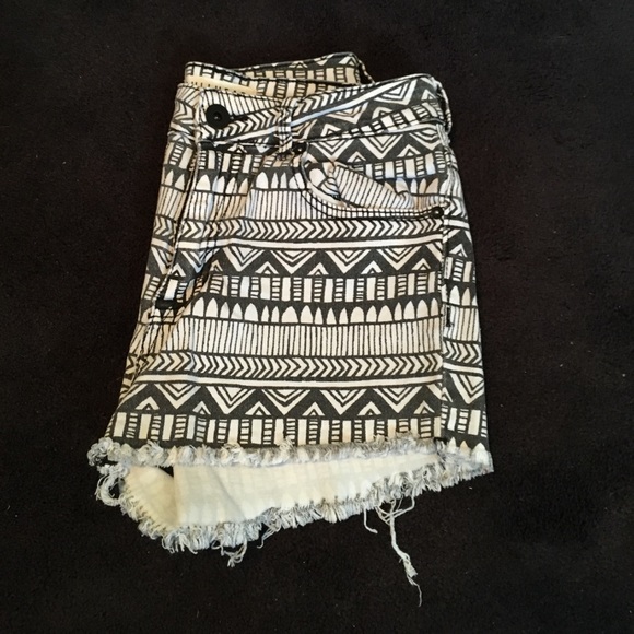 Shorts - Picture 3 of 4