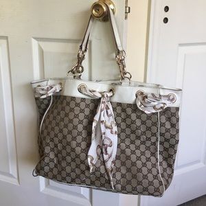 SOLD!!!! Gucci Positano scarf tote