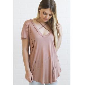 🎉HP🎉NWT blush strappy distressed tee