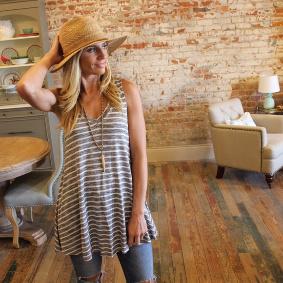 ✨LAST Soft gray striped knit tank with drop sides - Picture 2 of 3