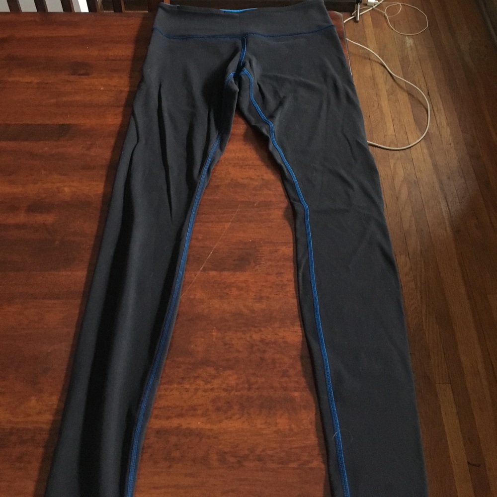 Reversible Lululemon wunder under tights size 6