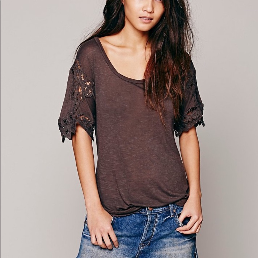 F r e e P e o p l e • Crochet sleeve tee