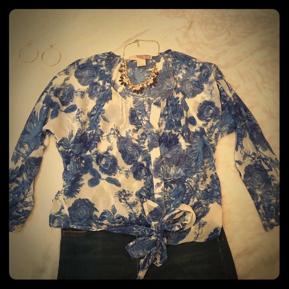Blue and white top