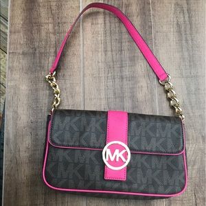 Michael Kors shoulder baguette