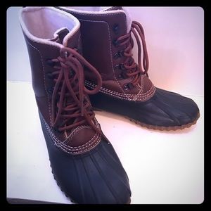 Women's 7.5 duck boots (waterproof)