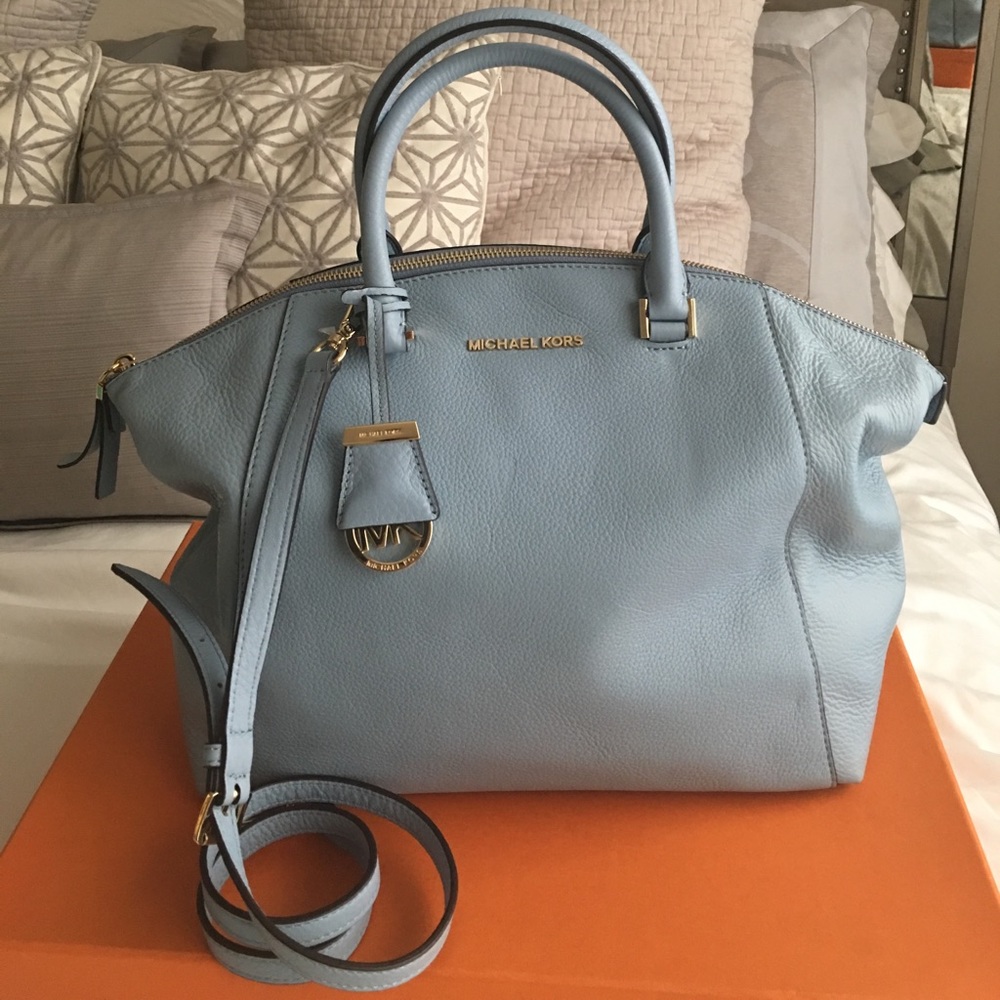 ⛔️SOLD on eBat⛔️Auth Michael Kors Crossbody bag
