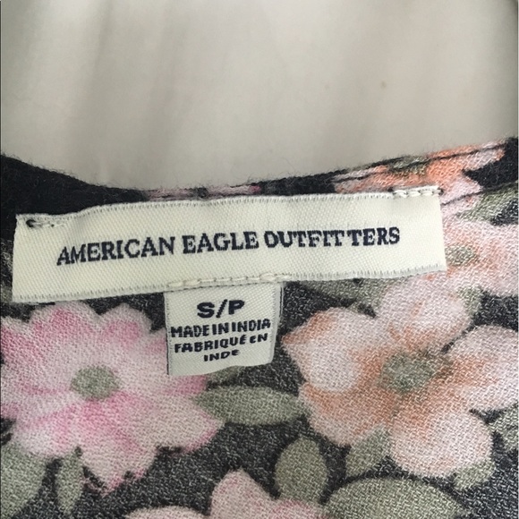 🎀American Eagle small flowered crop top - Picture 3 of 4