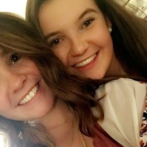 Meet your Posher, Caitlin