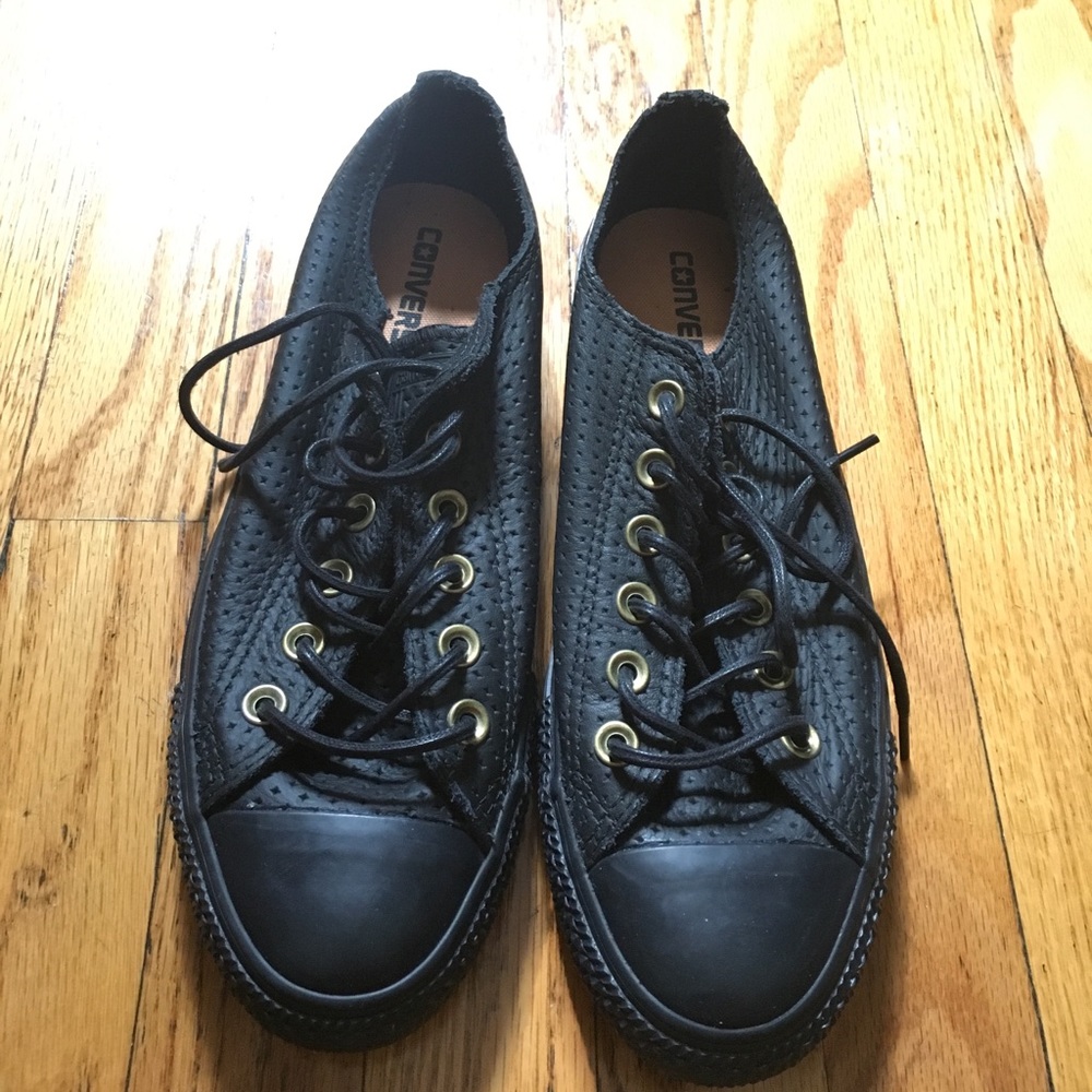 Brand NEW! Leather Converse Unisex Chuck Taylor.
