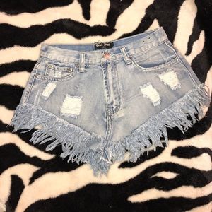 HIGHWAISTED DISTRESSED SHORTS