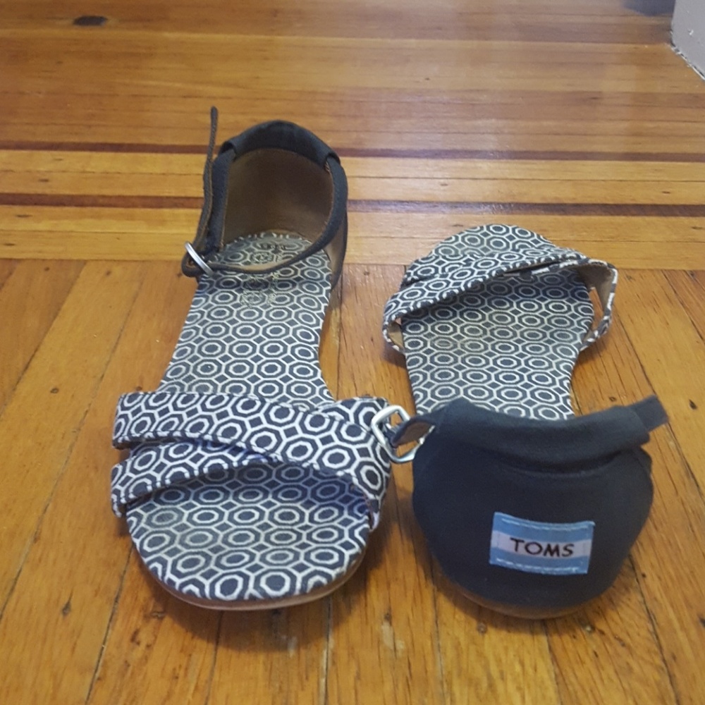 Navy geometric Toms