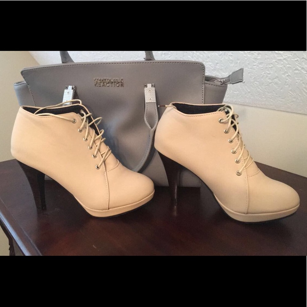 ✨BRAND NEW CREME/BEIGE HEELS✨