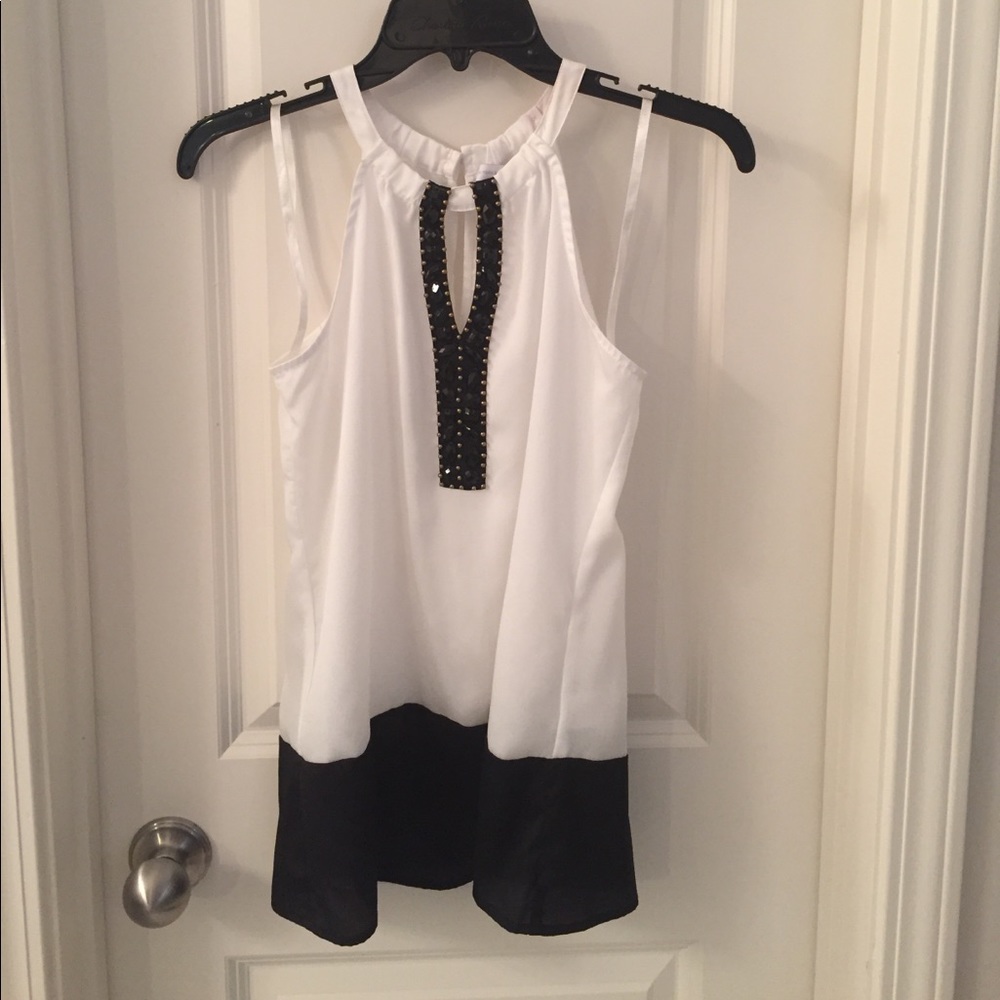 Stylish white and black top!