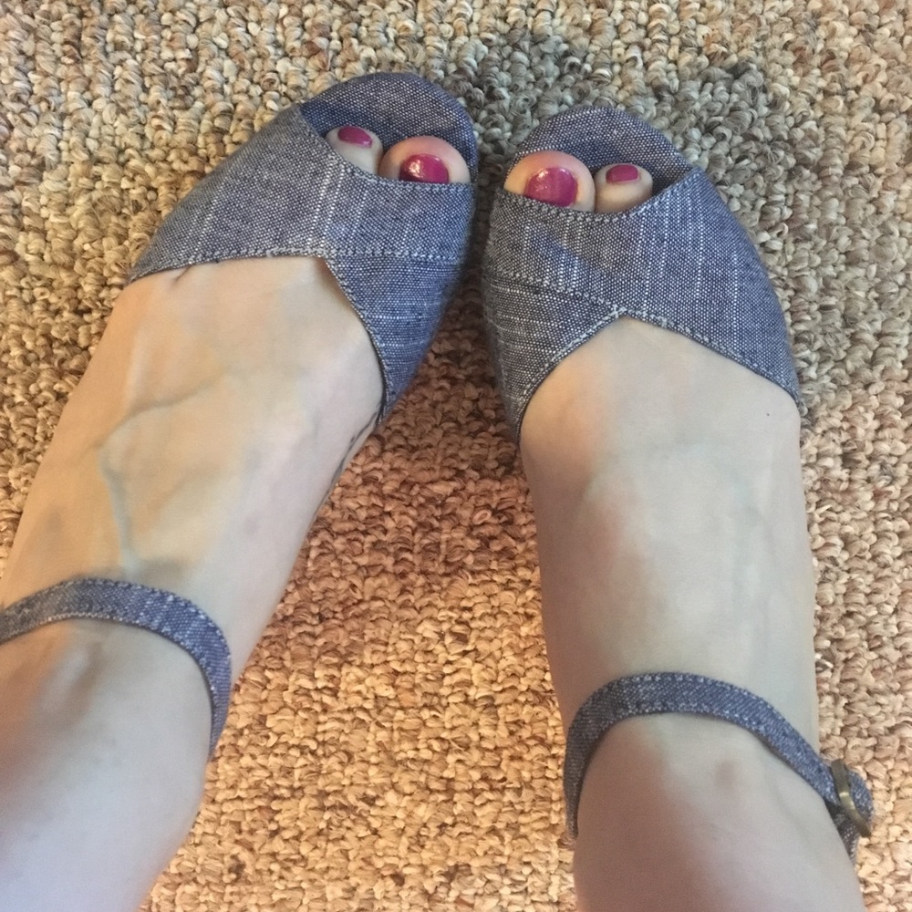 TOMS Wedges! Peep toe in denim/chambray SZ 8.5