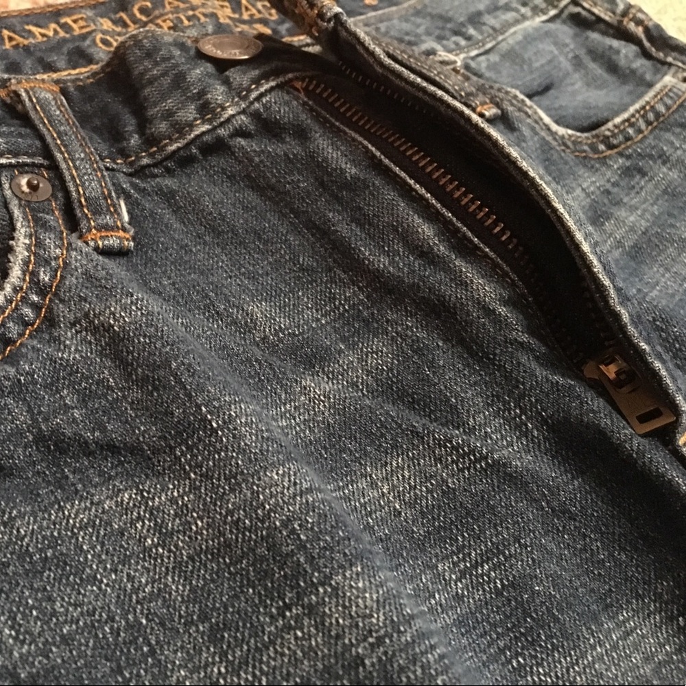 American Eagle Slim Fit, dark blue washed jeans.