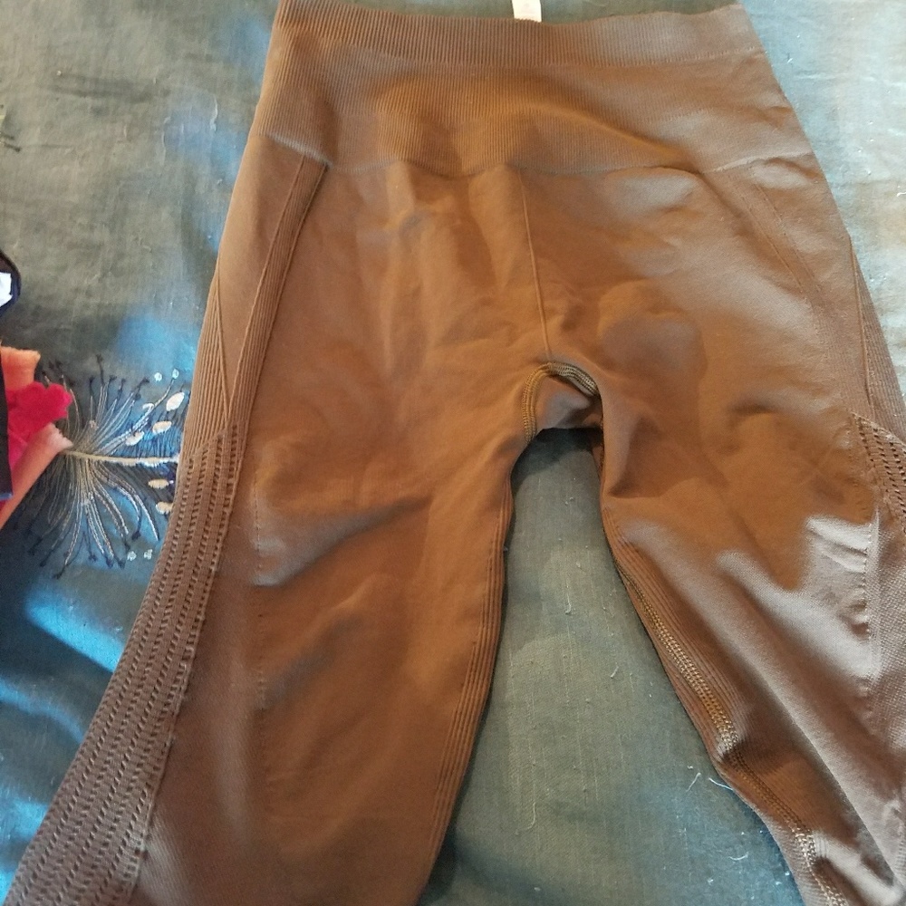 Lululemon forest green capris