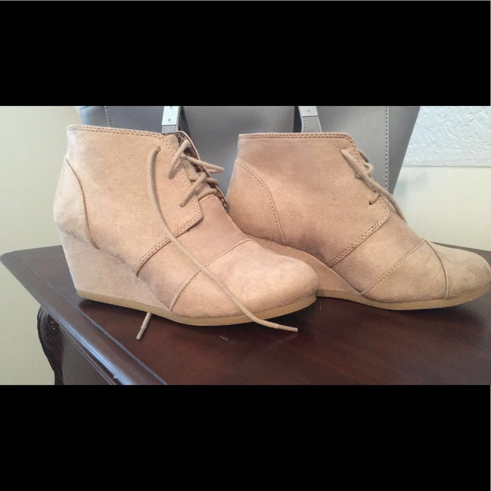 ✨Beige boot heels✨