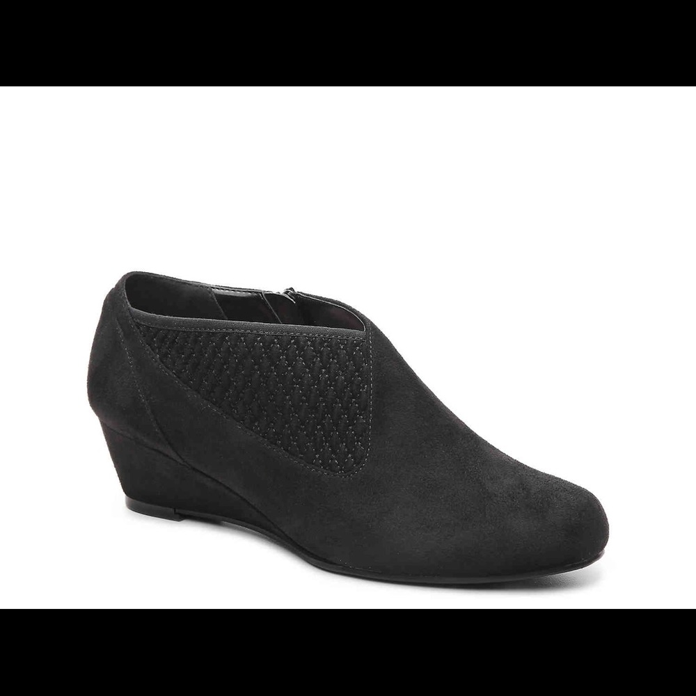 Impo Genius Wedge Black Bootie size 6 1/2