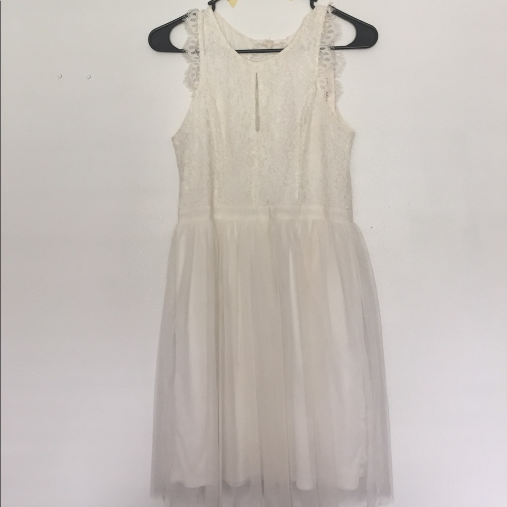 White dress - Picture 2 of 3
