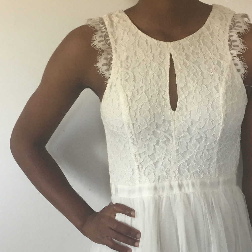White dress - Picture 3 of 3