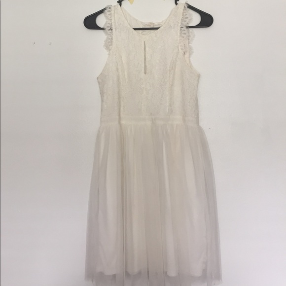 White dress - Picture 2 of 3