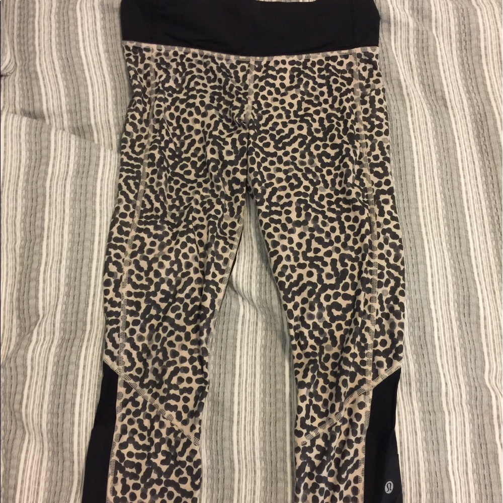 lululemon ace spot running crops size 6 EUC