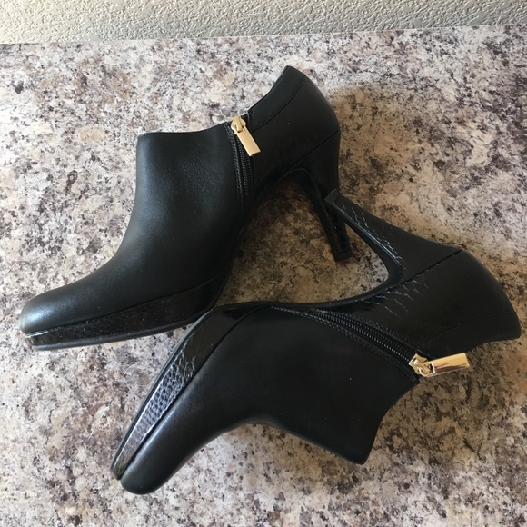 Bandolino Black Booties stylish and comfortable! - Picture 3 of 4