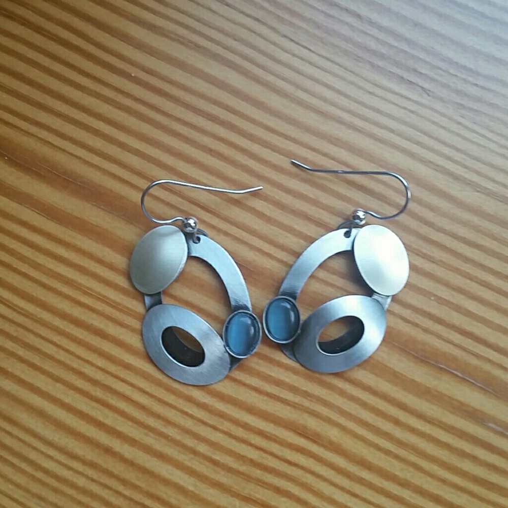 Earrings silver tone blue stone