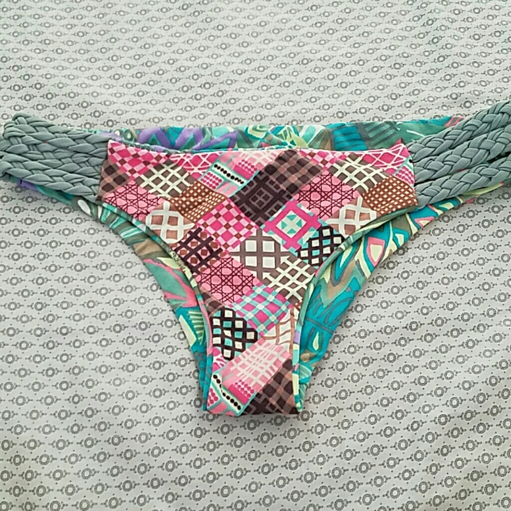 Sm Maaji Bikini Bottoms reversible w/ strappy side