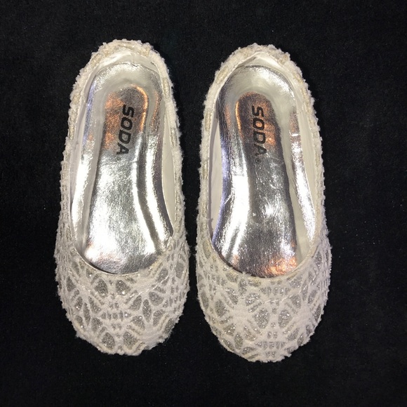 Soda Other - Girls Soda Silver and White Sparkle Shoes 5.5