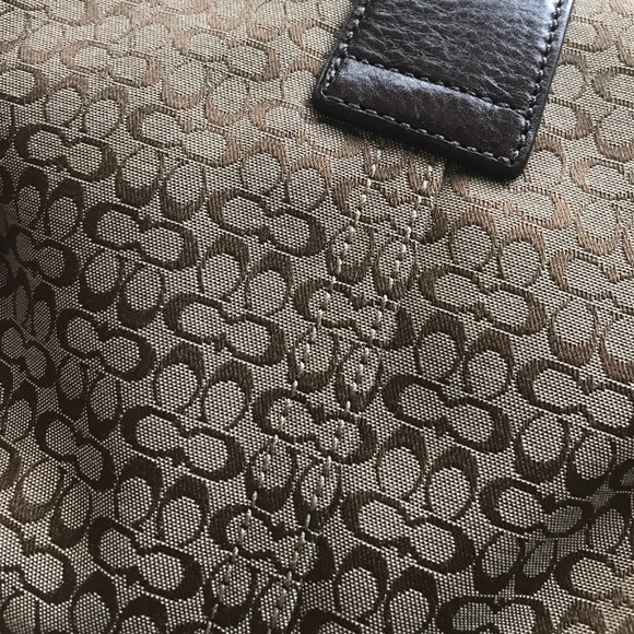 Authentic Coach Small Signature Purse - Picture 4 of 8