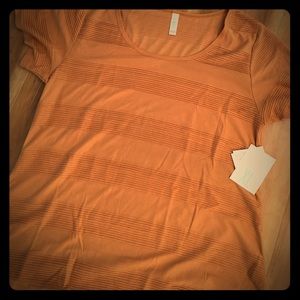 XL Lularoe Classic Tee. NWT.