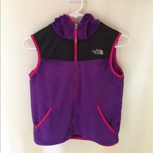 ‘The North Face’ girls purple fuzzy vest