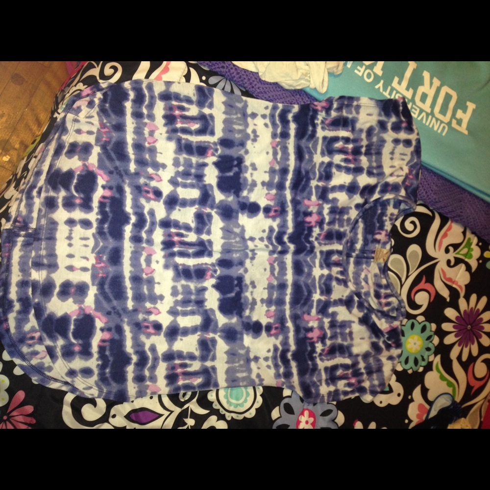 Dye tee
