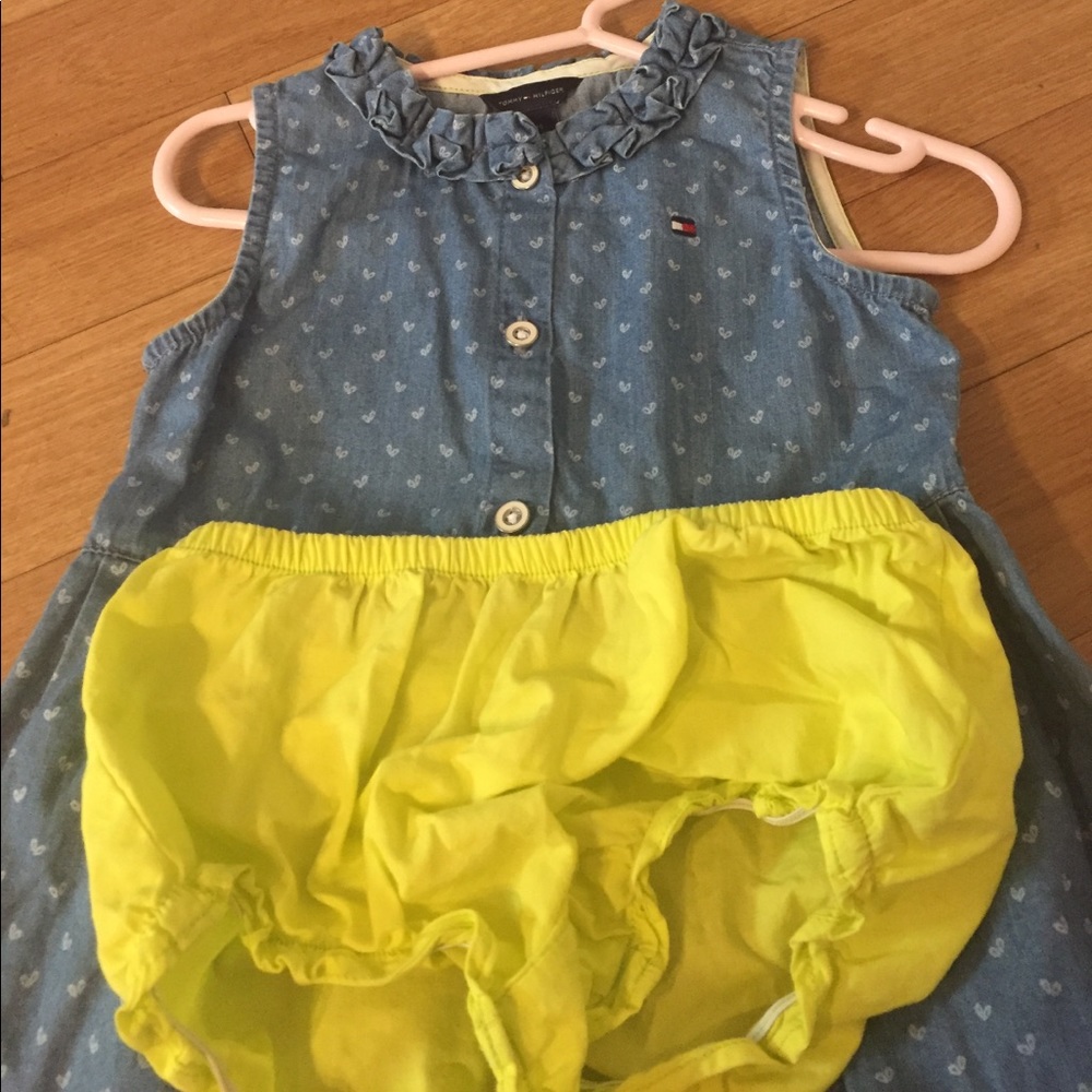 Sweet little chambray Hilfiger dress size 18M - Picture 3 of 3