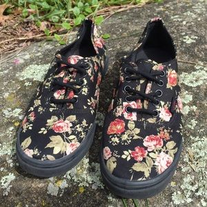 Black Floral Lo Pro