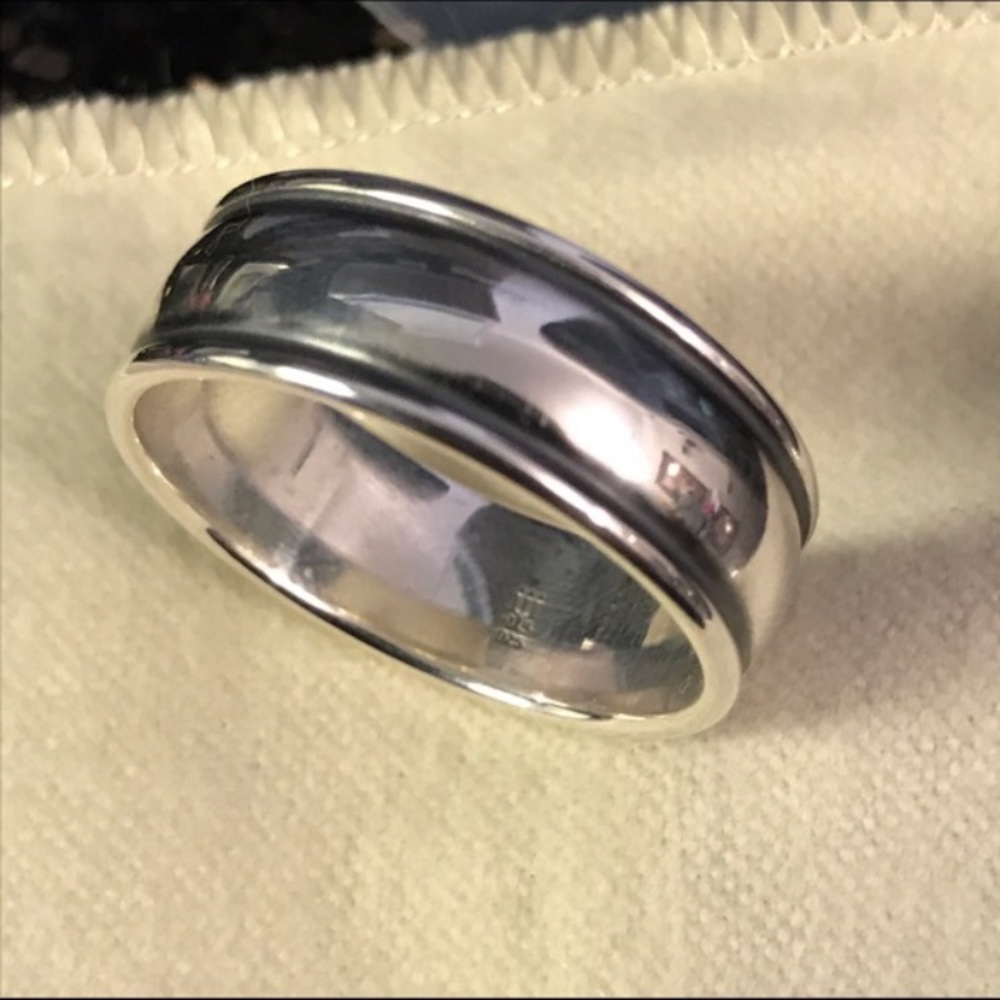 New, never worn James Avery Regal Wedding Band