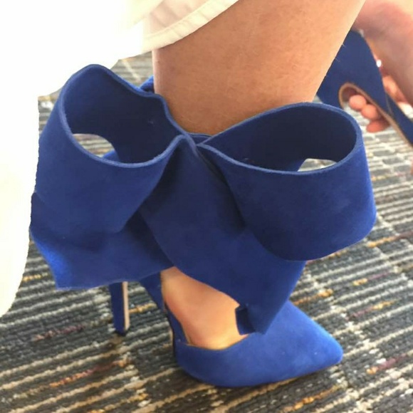 Aminah Abdul Jillil Shoes - Bow pump size 6 Aminah Abdul Jillil Shoes - Bow pump size 6