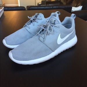 Nike Roshe Run Size 10 Grey