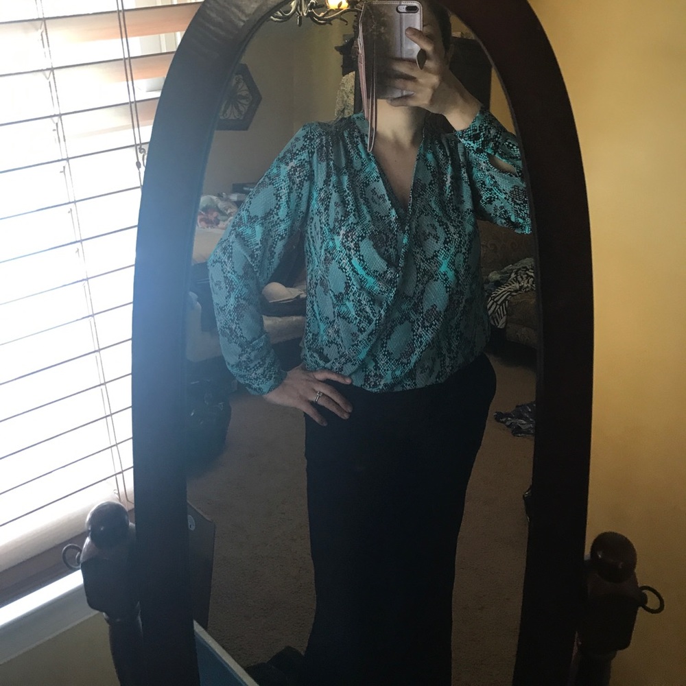 Turquoise work top.