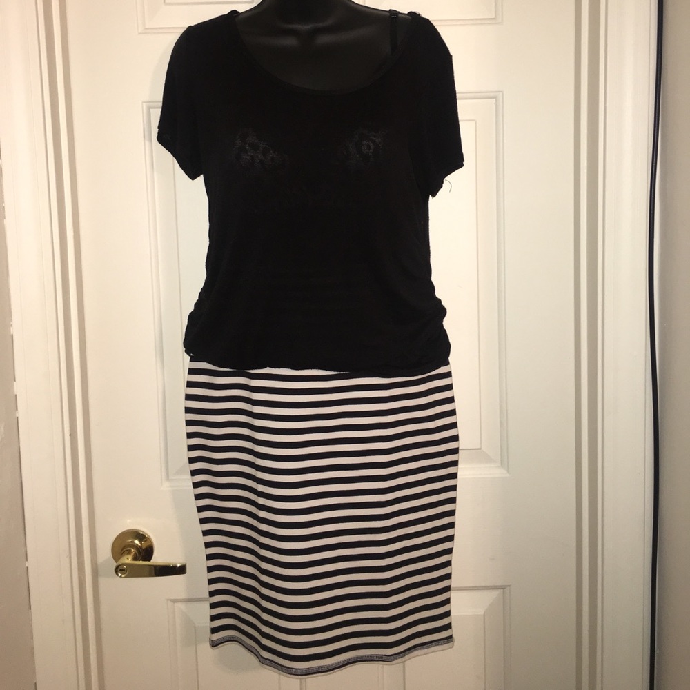 NWOT BLK/WHITE OLD NAVY SKIRT.