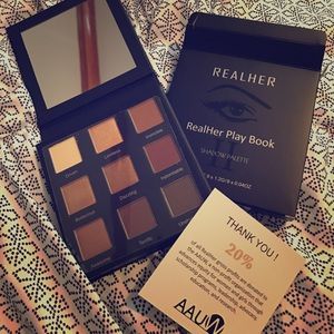 REALHER eyeshadow palette