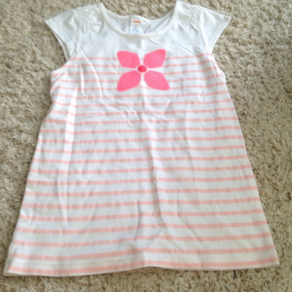 An adorable everyday tee shirt.