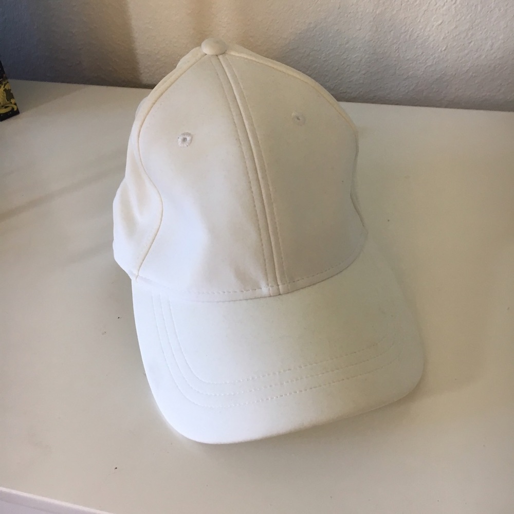 Lululemon white sports cap ❤️